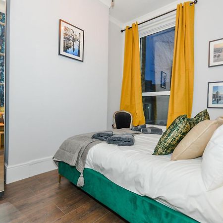 Cosy 1 Bedroom Home For Small Families Londra Dış mekan fotoğraf