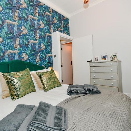 Cosy 1 Bedroom Home For Small Families Londra Dış mekan fotoğraf