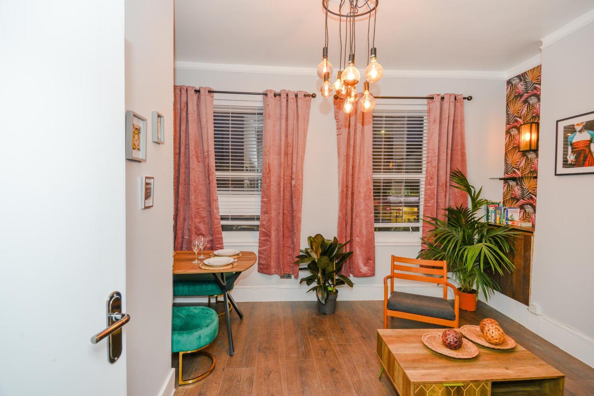 Cosy 1 Bedroom Home For Small Families Londra Dış mekan fotoğraf